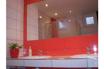 Češka Chata Police nad Metují, Eksterier